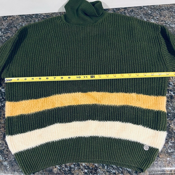 Campus Sutra Turtle Neck Green Gold Sweater Women’s Large - Picture 6 of 7